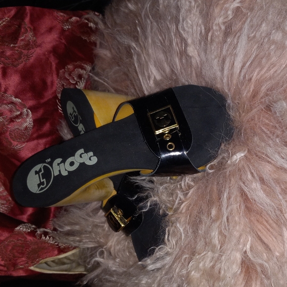 Clogs - Picture 1 of 4